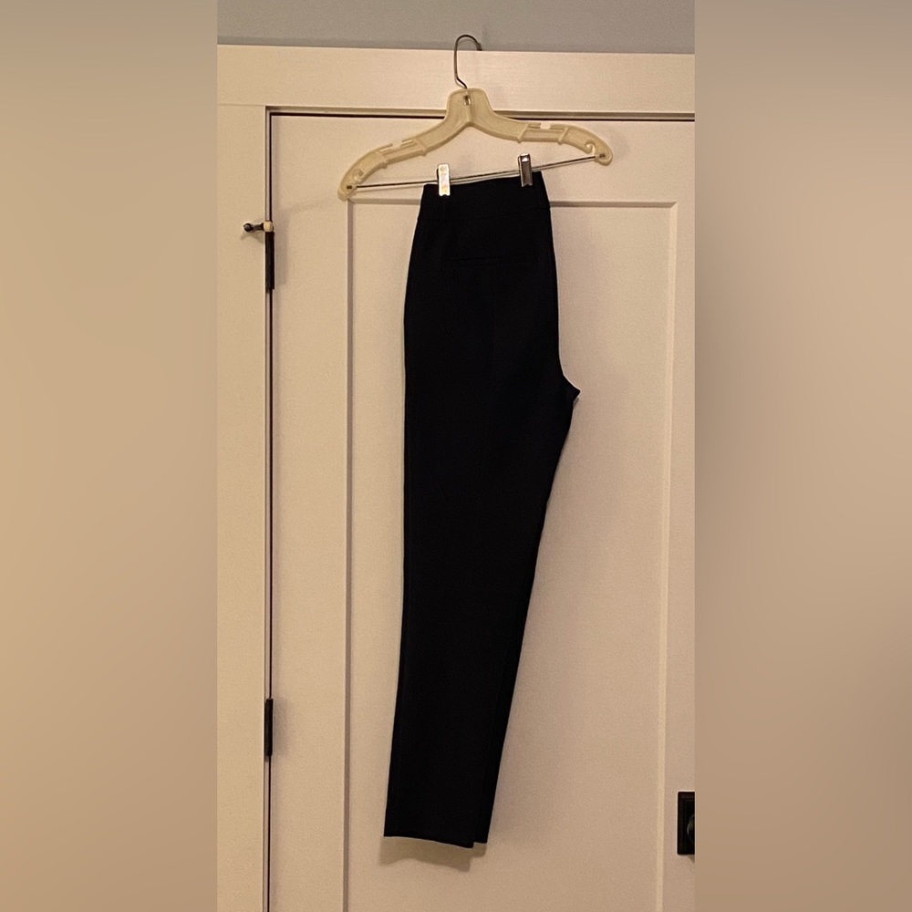 6 Tall LOFT skinny pants in black. Used. Would be great for work.